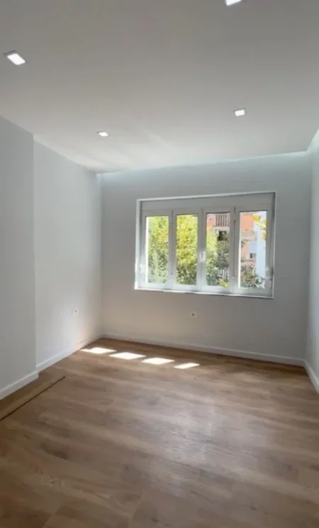 Tirane, shitet apartament 3+1+Ballkon Kati 2, 93 m² 238.000 € (Myslym Shyri, Gjykata)