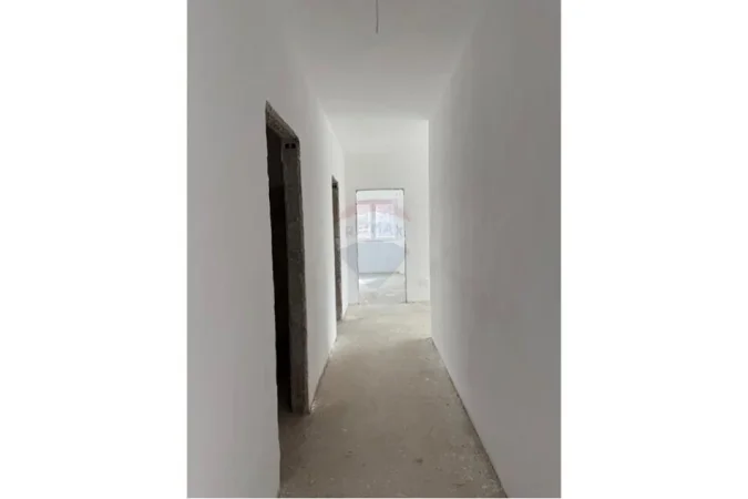 Tirane, shitet apartament 3+1+Ballkon Kati 2, 136 m² 338.825 € (Pazari i Ri)