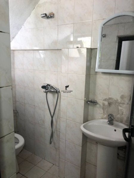 Tirane, jepet me qera apartament 1+1 Kati 1, 70 m² 500 € (RRUGA HAFIZ IBRAHIM DALLIU)