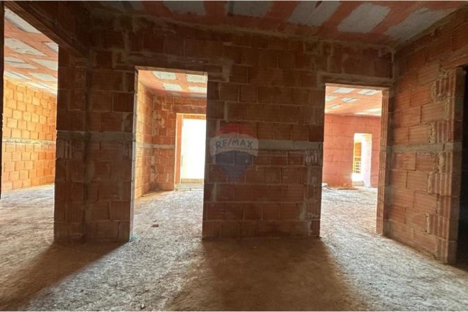 Tirane, shitet apartament 2+1+Ballkon , 113 m² 195.130 € 