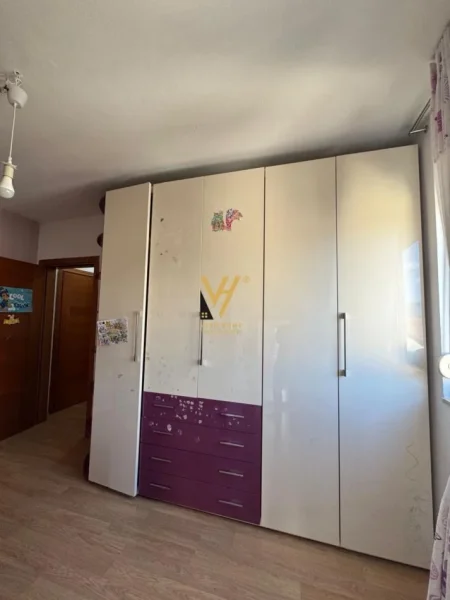 Tirane, jepet me qera apartament 2+1+Ballkon Kati 3, 105 m² 600 € (KODRA E DIELLIT)