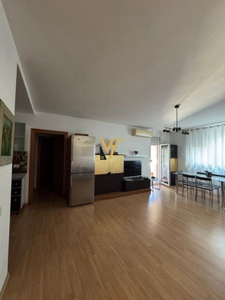 Tirane, jepet me qera apartament 2+1+Ballkon Kati 3, 105 m² 600 € (KODRA E DIELLIT)