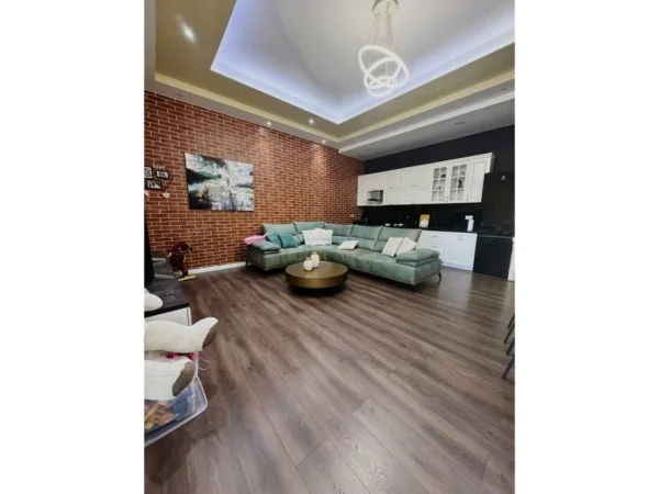 Tirane, Shitet  apartament 1+1+Ballkon Kati 2, 90 m² 155.000 € (Fresku)