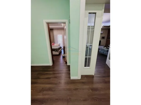 Tirane, Shitet  apartament 1+1+Ballkon Kati 2, 90 m² 155.000 € (Fresku)