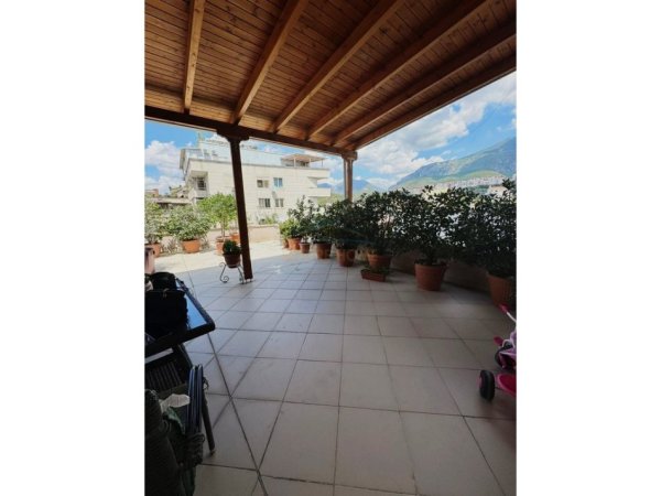 Tirane, jepet me qera apartament 1+1+Ballkon Kati 2, 90 m² 165.000 € (Fresku)