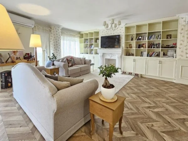 shitet , 126 m² 280.000 € (Kodra e diellit 2)