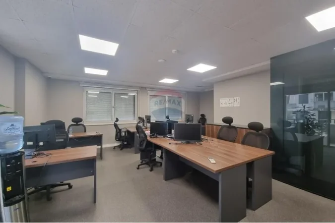 Tirane, jepet me qera , 219 m² 3.138 € 