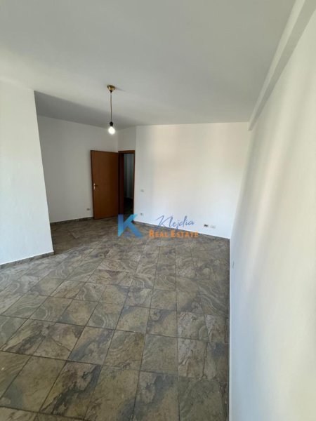 Tirane, shitet garsonier Kati 3, 45 m² 110.000 € (Pazari i Ri)