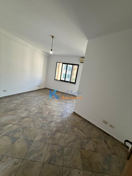 Tirane, shitet garsonier Kati 3, 45 m² 110.000 € (Pazari i Ri)
