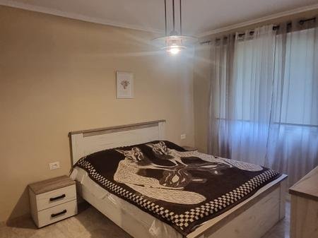 Tirane, jepet me qera apartament 2+1+Ballkon Kati 1, 82 m² 700 € (Rruga Tefta Tashko)