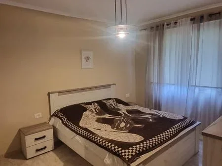 Tirane, jepet me qera apartament 2+1+Ballkon Kati 1, 82 m² 700 € (Rruga Tefta Tashko)