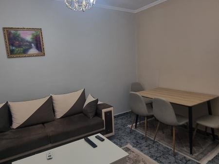 Tirane, jepet me qera apartament 2+1+Ballkon Kati 1, 82 m² 700 € (Rruga Tefta Tashko)