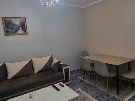 Tirane, jepet me qera apartament 2+1+Ballkon Kati 1, 82 m² 700 € (Rruga Tefta Tashko)
