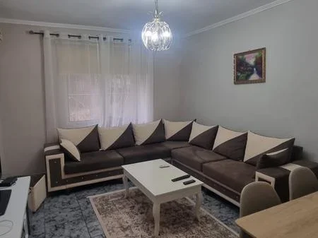 Tirane, jepet me qera apartament 2+1+Ballkon Kati 1, 82 m² 700 € (Rruga Tefta Tashko)