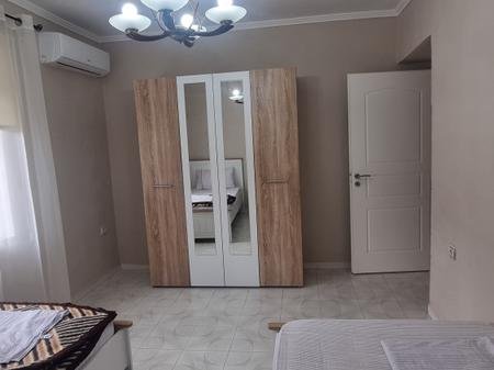 Tirane, jepet me qera apartament 2+1+Ballkon Kati 1, 82 m² 700 € (Rruga Tefta Tashko)