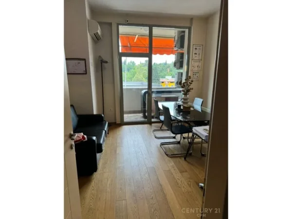 Tirane, jepet me qera zyre Kati 4, 135 m² 1.800 € (Garda)