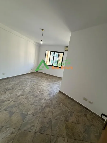 Tirane, shitet garsonier Kati 3, 45 m² 110.000 € (Pazari i Ri)