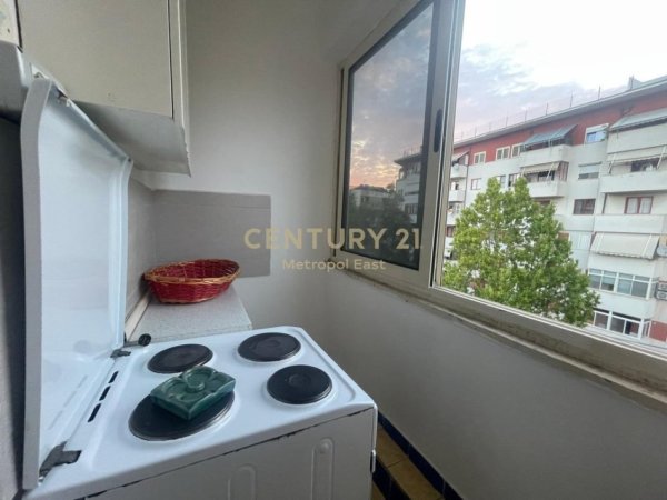 Tirane, jepet me qera apartament 1+1 Kati 5, 59 m² 450 € (Rr.Ifran Tomini)