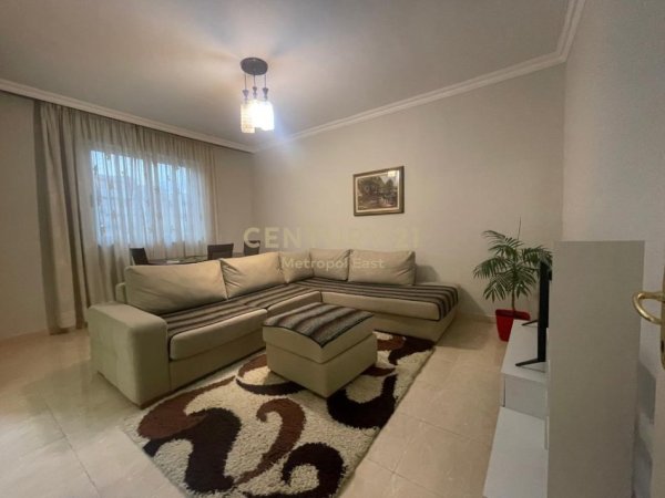 Tirane, jepet me qera apartament 1+1 Kati 5, 59 m² 450 € (Rr.Ifran Tomini)