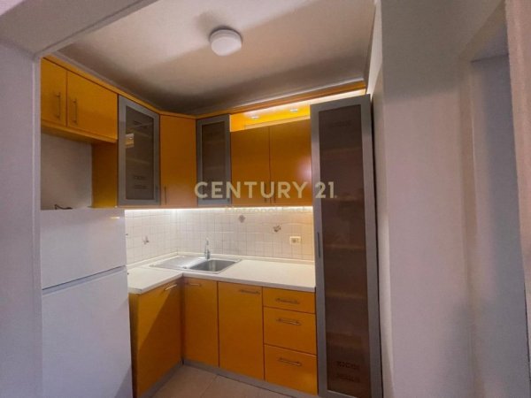 Tirane, jepet me qera apartament 1+1 Kati 5, 59 m² 450 € (Rr.Ifran Tomini)