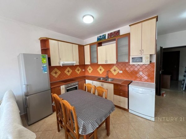 Tirane, jepet me qera apartament 2+1 Kati 8, 105 m² 600 € 