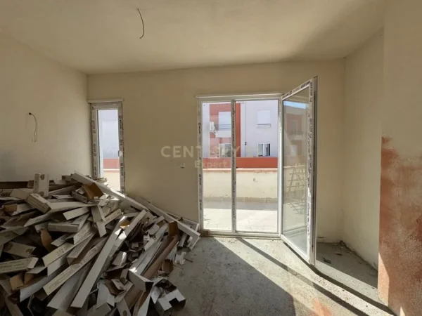 Tirane, shitet apartament 2+1+Ballkon Kati 5, 132 m² 150.000 € (Selite)