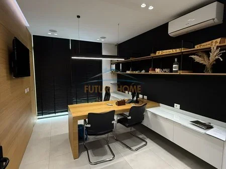 Tirane, jepet me qera ambjent biznesi Kati 2, 120 m² 3.000 € (Rruga Muhamet Gjollesha)