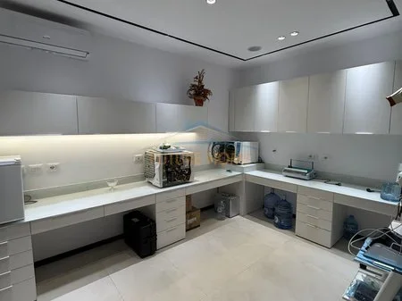 Tirane, jepet me qera ambjent biznesi Kati 2, 120 m² 3.000 € (Rruga Muhamet Gjollesha)