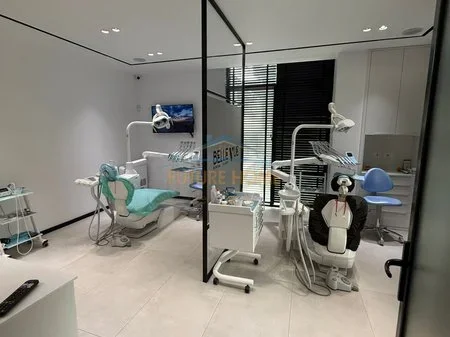 Tirane, jepet me qera ambjent biznesi Kati 2, 120 m² 3.000 € (Rruga Muhamet Gjollesha)