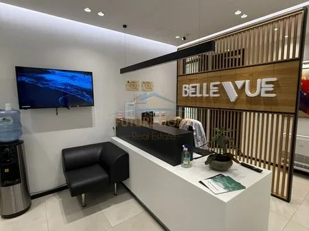 Tirane, jepet me qera ambjent biznesi Kati 2, 120 m² 3.000 € (Rruga Muhamet Gjollesha)