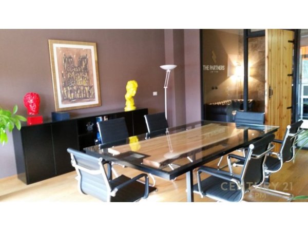 Tirane, jepet me qera ambjent biznesi Kati 4, 135 m² 1.800 € (Garda)