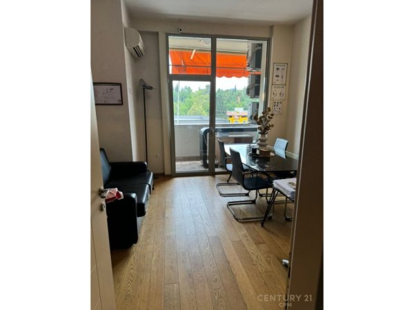 Tirane, jepet me qera ambjent biznesi Kati 4, 135 m² 1.800 € (Garda)