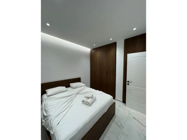 Tirane, jepet me qera apartament 1+1 Kati 1, 60 m² 450 € 