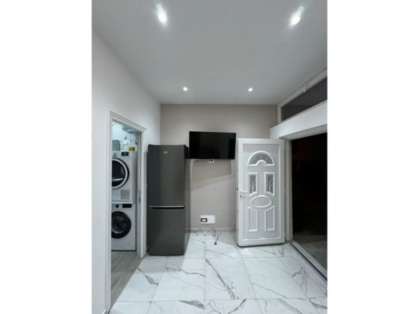 Tirane, jepet me qera apartament 1+1 Kati 1, 60 m² 450 € 