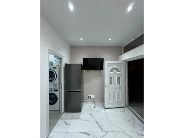 Tirane, jepet me qera apartament 1+1 Kati 1, 60 m² 450 € 