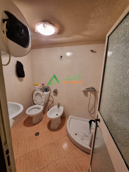 Tirane, jepet me qera ambjent biznesi Kati 0, 130 m², 130 000 Leke (Rruga Mine Peza)