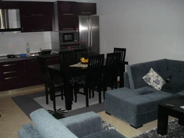 Tirane, jepet me qera apartament 2+1 Kati 3, 98 m² 800 € (DON BOSKO)
