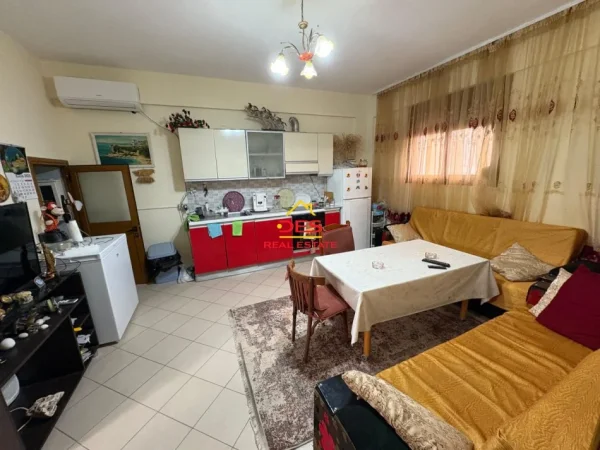 Vlore, shitet Vile , 396 m² 590.000 € (Rruga Sadik Zotaj)