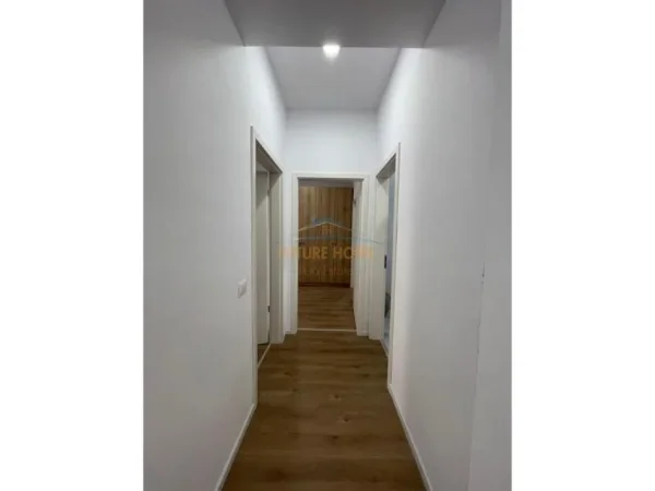 Tirane, jepet me qera apartament 2+1 Kati 5, 85 m² 550 € 