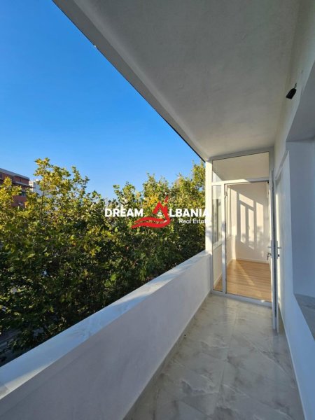 Tirane, shitet apartament 1+1 Kati 5, 49 m² 137.000 € (ne Rrugen e Kavajes, prane Xhamise)