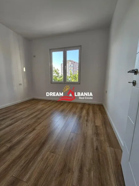 Tirane, shitet apartament 1+1 Kati 5, 49 m² 133.000 € (ne Rrugen e Kavajes, prane Xhamise)