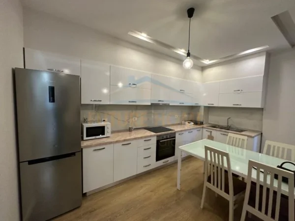 Tirane, shitet apartament 2+1+Ballkon Kati 3, 115 m² 240.000 € (Liqeni i Thate)