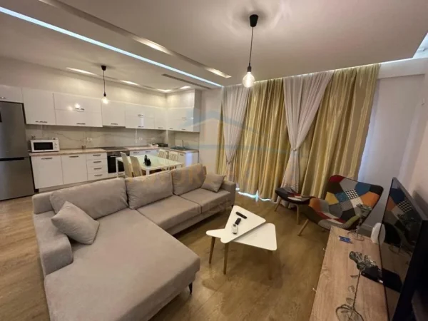 Tirane, shitet apartament 2+1+Ballkon Kati 3, 115 m² 240.000 € (Liqeni i Thate)