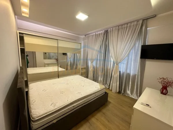 Tirane, shitet apartament 2+1+Ballkon Kati 3, 115 m² 240.000 € (Liqeni i Thate)