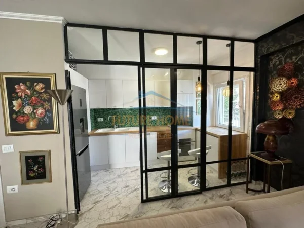 0683487469 Tirane, shitet apartament 2+1 Kati 3, 110 m² 252.400 € (Prane Xhamise , Kopshti Botanik)