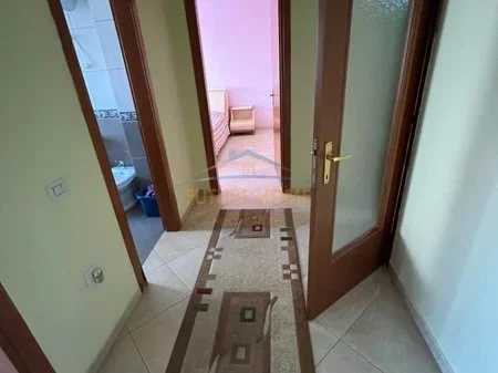 Tirane, jepet me qera apartament 2+1 Kati 2, 114 m² 650 € 