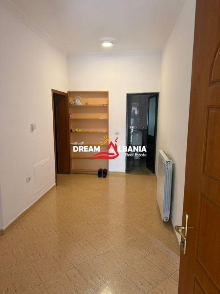 Tirane, jepet me qera apartament 2+1 Kati 1, 125 m² 1.000 € (tek rruga Elbasanit)