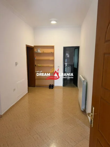 Tirane, jepet me qera apartament 2+1 Kati 1, 125 m² 600 € (tek rruga Elbasanit)