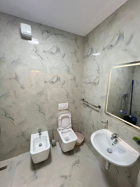Tirane, jepet me qera apartament 2+1+Ballkon Kati 3, 95 m² 850 € 