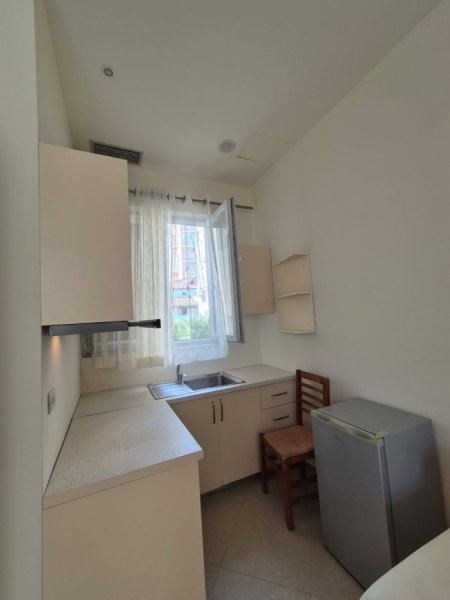 Tirane, jepet me qera apartament 1+1 Kati 1, 300 m²40 € (Qytet Studenti)